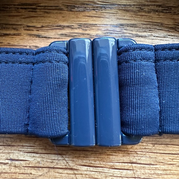 Boden Women’s Wireless bikini top blue And Ivory size 6 with ruffles And ruching - Picture 15 of 16